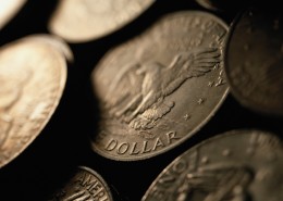 摆拍中的钱币图片