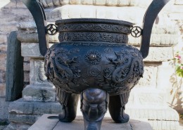 重要礼器鼎式香炉图片