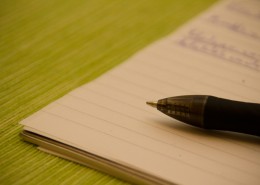 办公用笔和笔记本图片