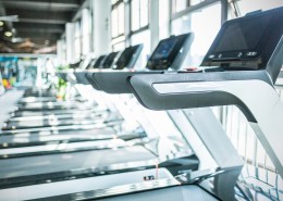 健身房跑步机图片