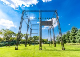 障碍训练场地图片