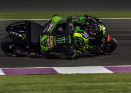 摩托车赛车比赛转弯瞬间抓拍图片