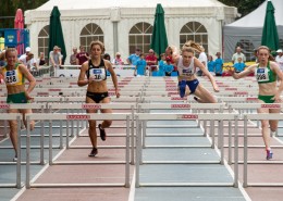 紧张刺激的跨栏跑比赛图片