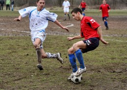 节奏紧张的足球比赛图片大全