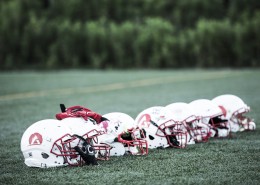 橄榄球运动员头盔图片大全