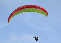 惊险刺激的滑翔伞运动图片大全