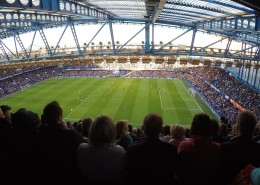 观众爆满的体育场图片