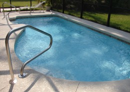 清凉的游泳池图片