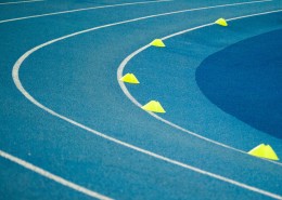 平整的塑胶跑道图片