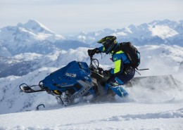 便捷的摩托雪橇图片
