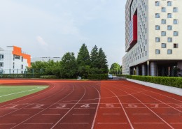 学校操场塑胶跑道图片