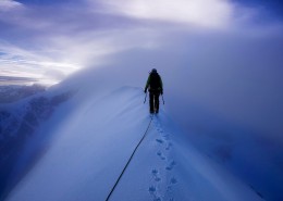 极限运动登雪山图片