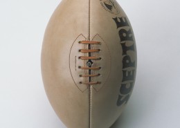 橄榄球用品特写图片