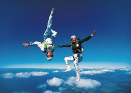 高空跳伞极限运动图片