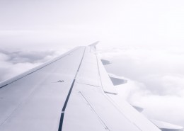 巨大的飞机机翼图片