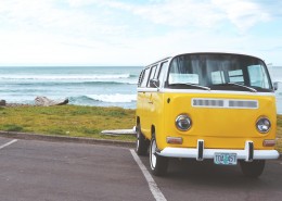 黄色的巴士图片