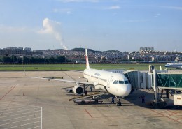 飞机场上的飞机图片