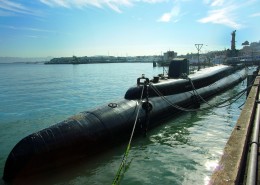 水中的潜艇图片