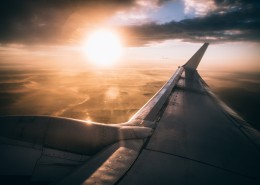 飞机的机翼图片