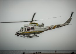 空中的直升机图片