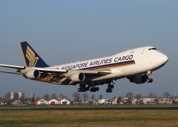 刚起飞的民航客机图片