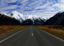 笔直平坦的公路图片大全