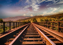 笔直的铁路图片