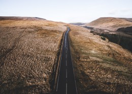 宽敞的公路的图片