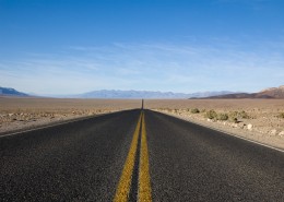 笔直的公路图片