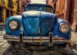 生锈废弃的汽车图片