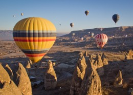 天空中的热气球图片