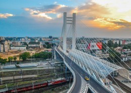 城市中的悬索桥图片