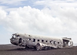 破损的飞机图片