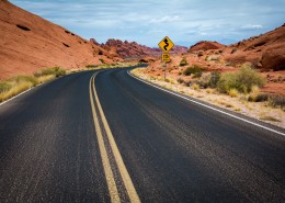 荒原上的公路图片大全