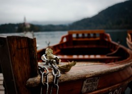 安静的木船图片