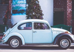 可爱的怀旧款小汽车图片