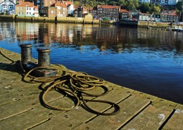 码头的缆绳柱图片