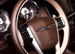 克莱斯勒汽车内部图片