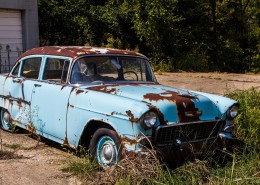 旧的生锈汽车图片