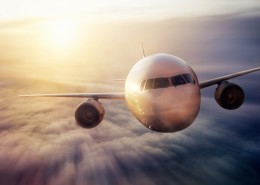 云层上的飞机图片