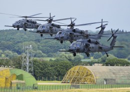 HH-60铺路鹰直升机图片