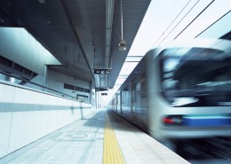 飞速的地铁图片