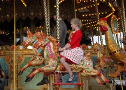 游乐场的旋转木马图片