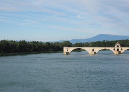 坚固的石拱桥图片