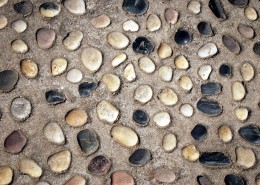 鹅卵石铺的路图片