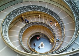 螺旋式的楼梯图片