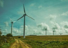 高大的风力发电机图片