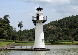 白色的灯塔图片