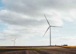 利用风力发电的风车图片