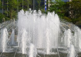 日本札幌大通公园的喷泉图片